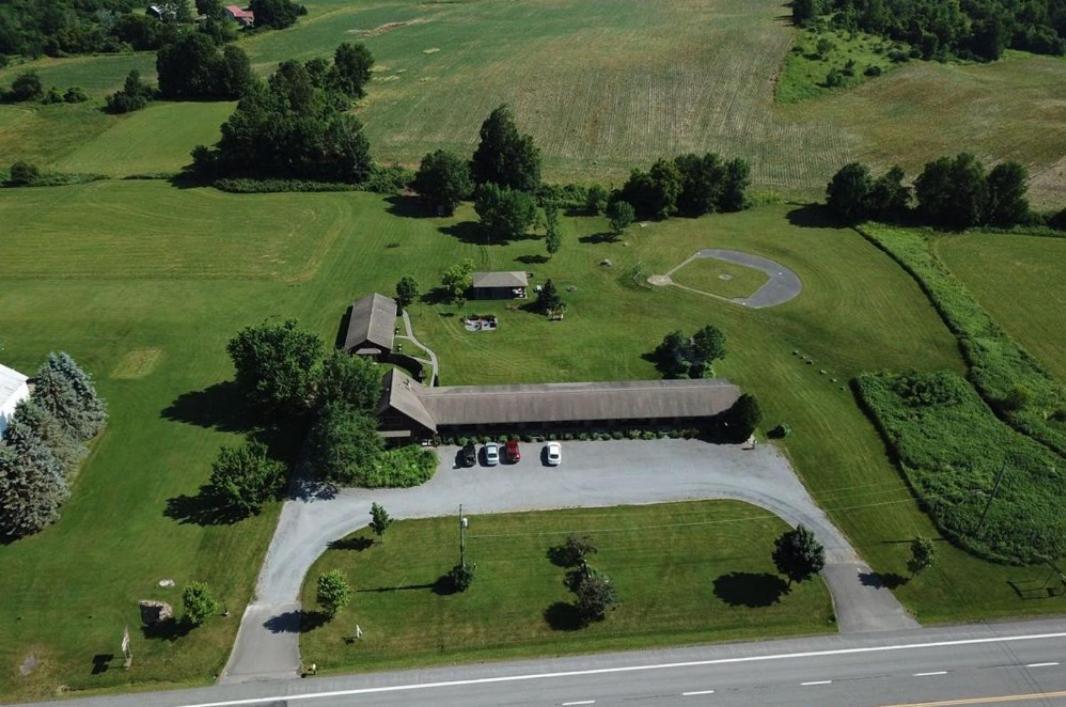 The Meadowlark Inn East Springfield Εξωτερικό φωτογραφία